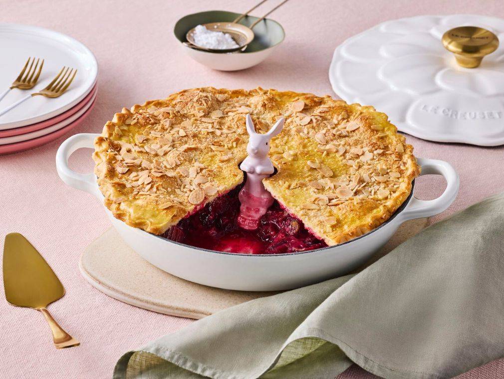 Mixed Berry and Rhubarb Pie