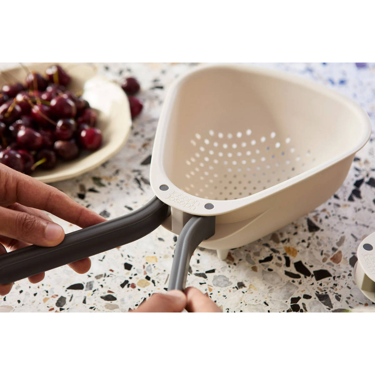 Joseph Joseph Droplet Colander with Folding Handle White