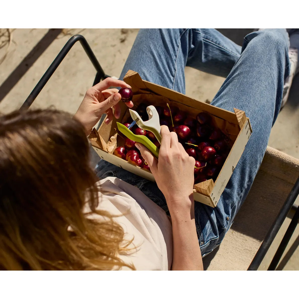 Joseph Joseph Tweezy 2-in-1 Pitter & Huller Tool