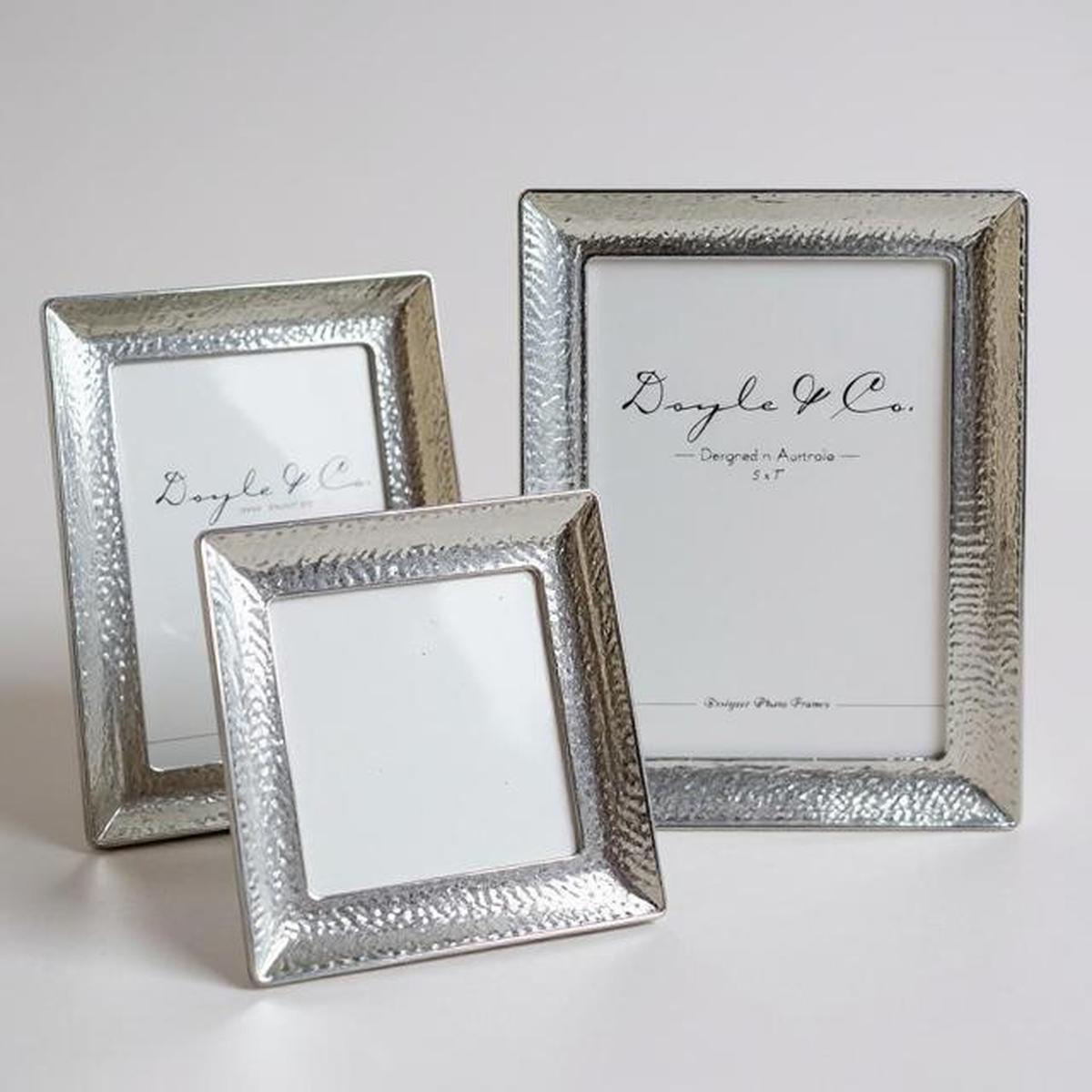 Flair Gifts Wide Border Hammer Frame Silver 4×4" | Minimax
