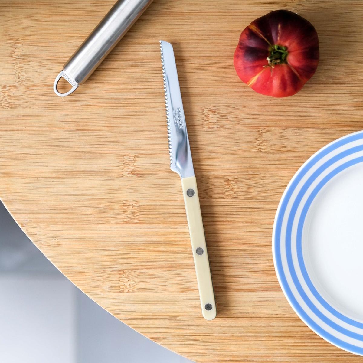 Sabre Bistrot Solid Tomato Knife Ivory | Minimax - with tomato