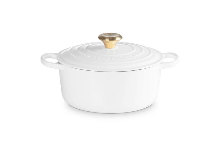 Le Creuset Signature Cast Iron Round Casserole White 24cm (4.2L) | Minimax
