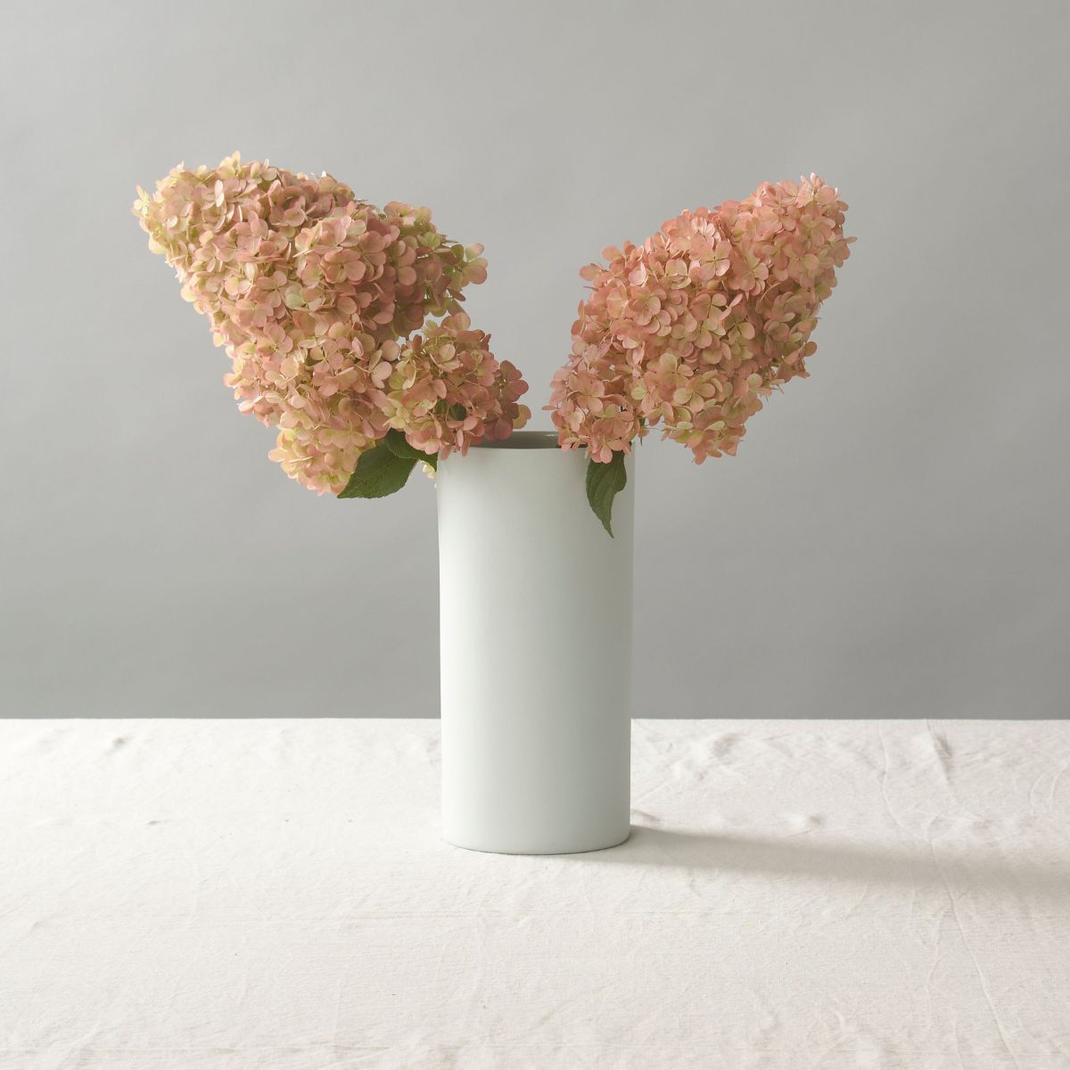 Mud Australia Vase Round Milk Large 27x14cm | Minimax - with pink flowers
