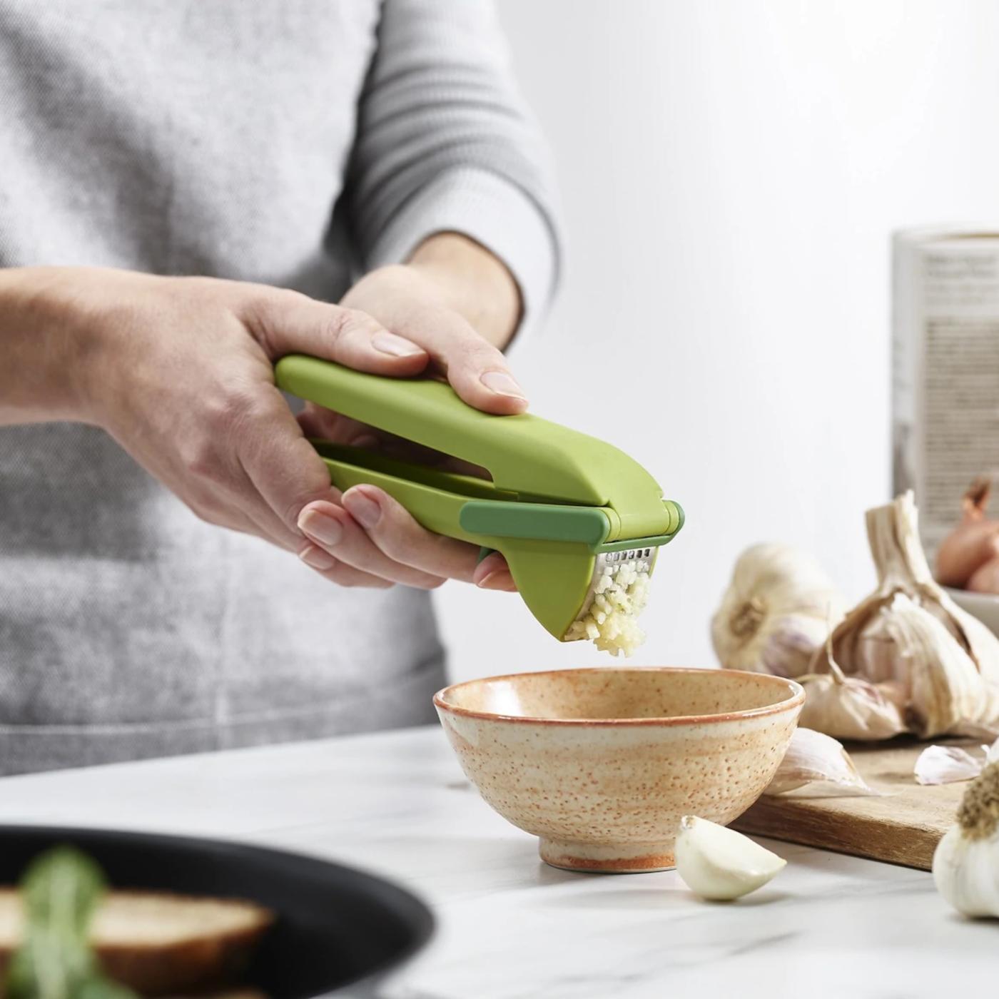 Joseph Joseph Fresh Force Garlic Press | Minimax