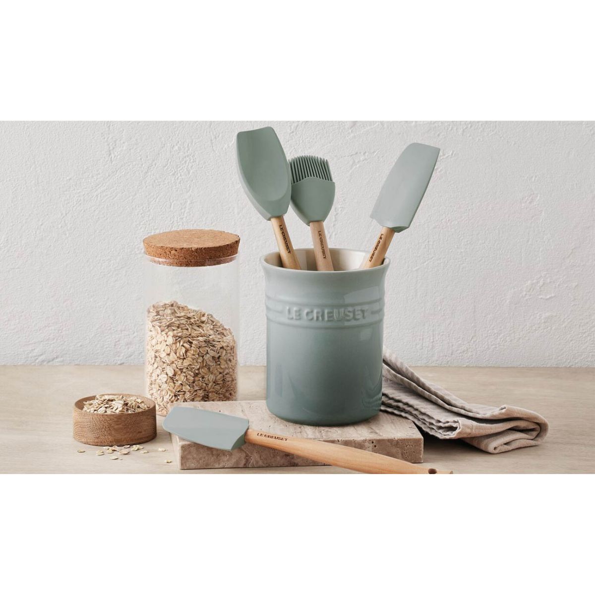 Le Creuset Spatula Set with Crock Sea Salt (5 Piece) | Minimax