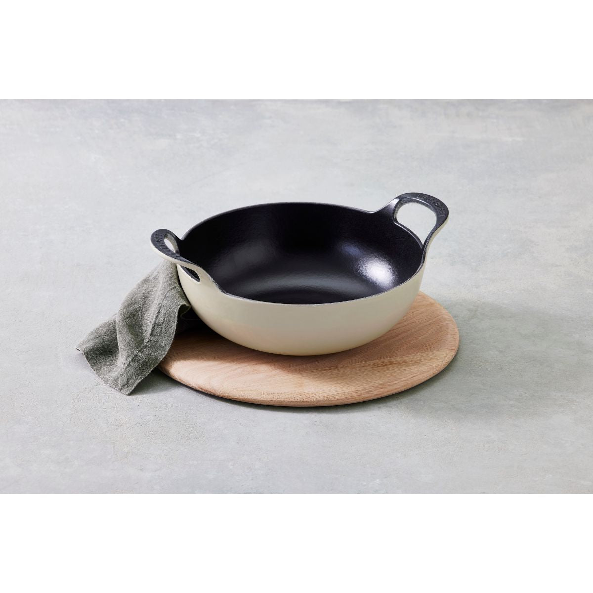 Le Creuset Signature Balti Dish Dune | Minimax - grey background
