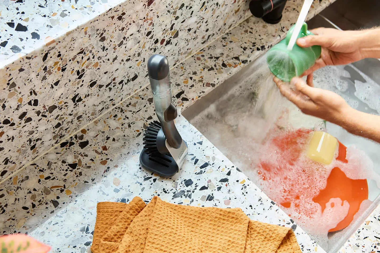 Joseph Joseph SinkTech Soap Dispensing Washing Up Brush with Steel Stand Clear | Minimax