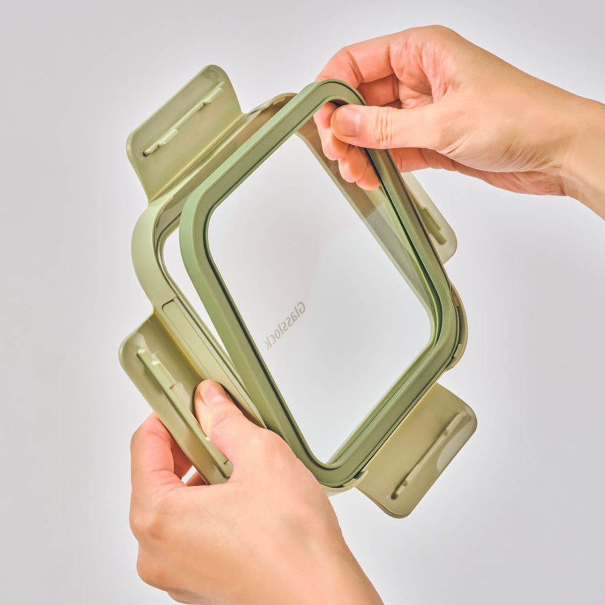 Glasslock Essential Square Oven Safe Container 450ml | Minimax - focusing on the lid