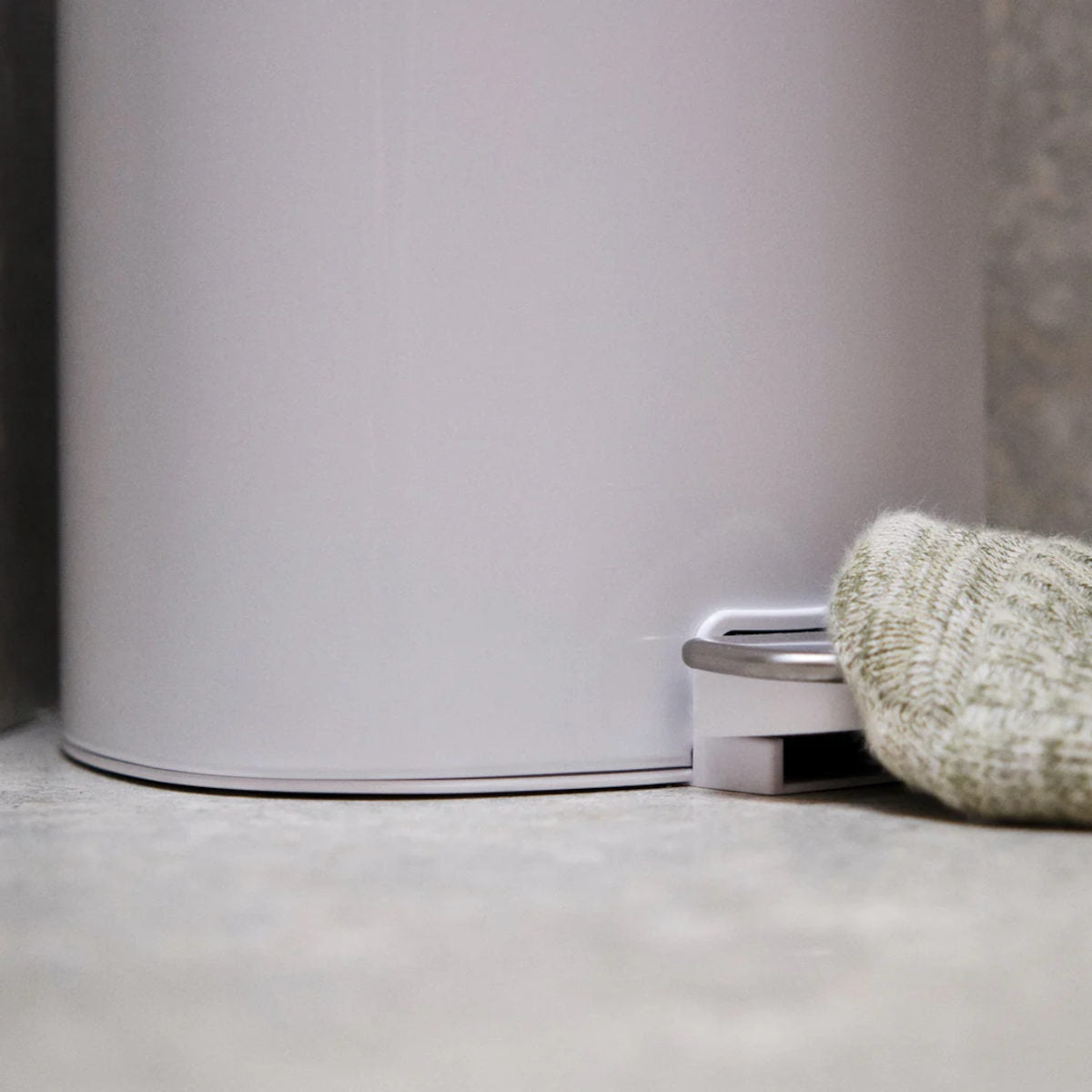 Joseph Joseph EasyStore™ Gloss White Bathroom Pedal Bin 5L | Minimax