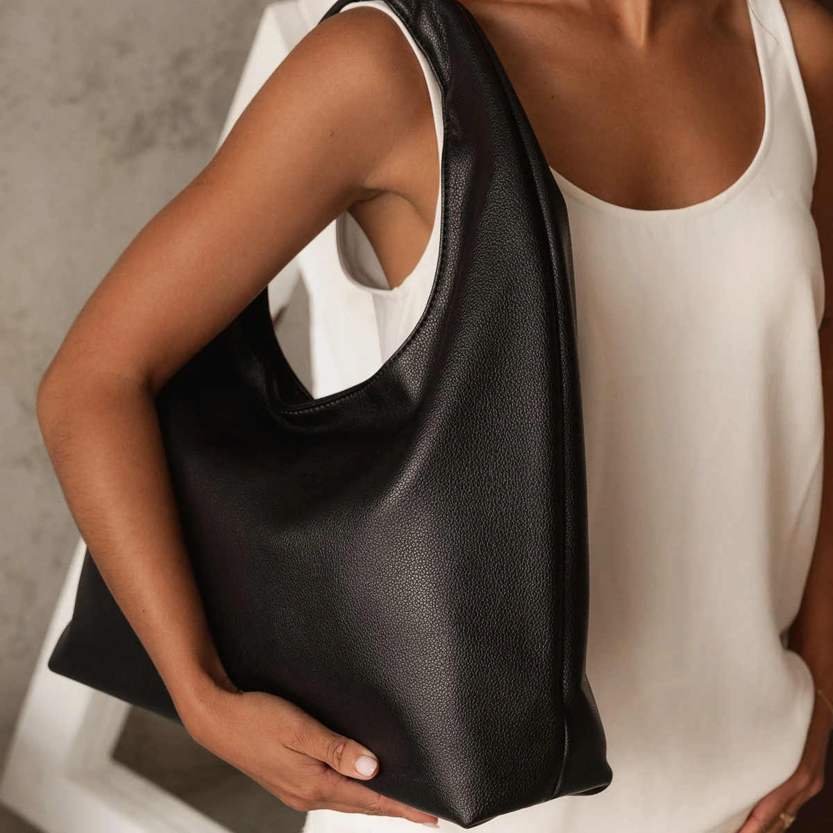 Louenhide Monaco Shoulder Bag Black | Minimax