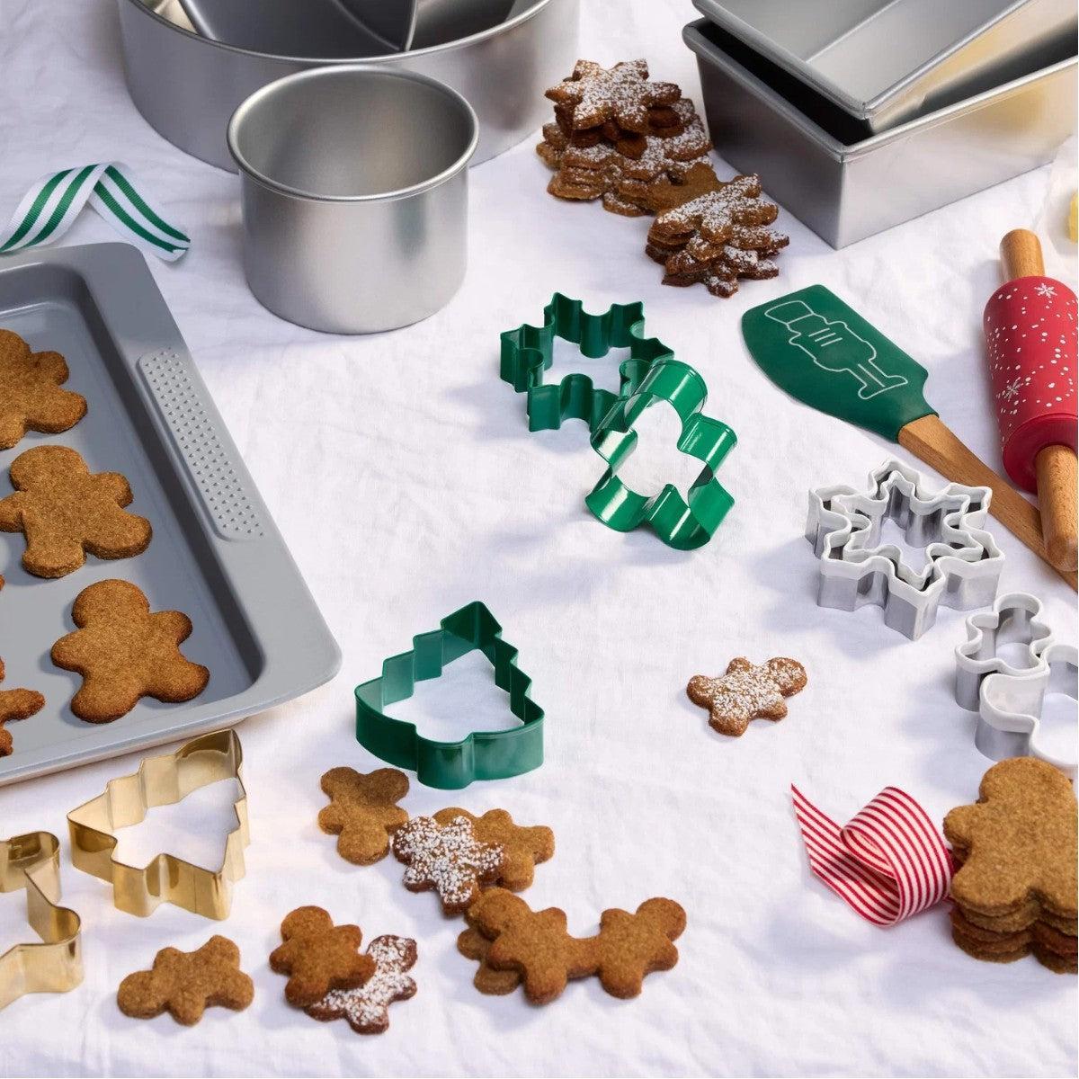 Davis & Waddell Christmas Cookie Cutter Gold set of 4
