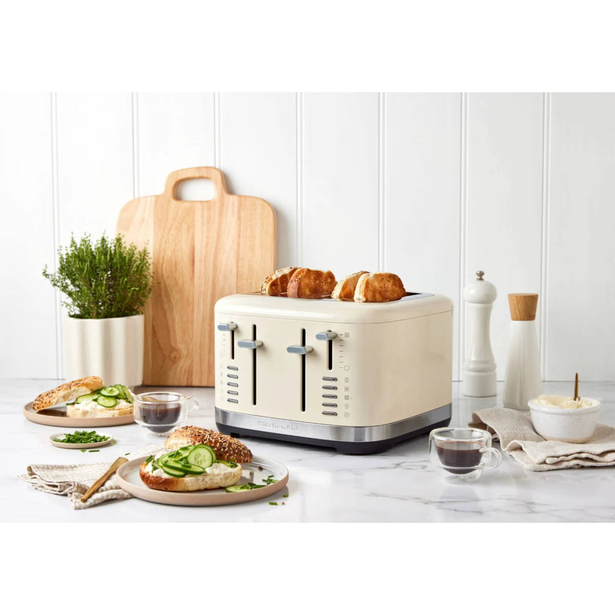 KitchenAid KMT4109 4 Slice Toaster Almond | Minimax