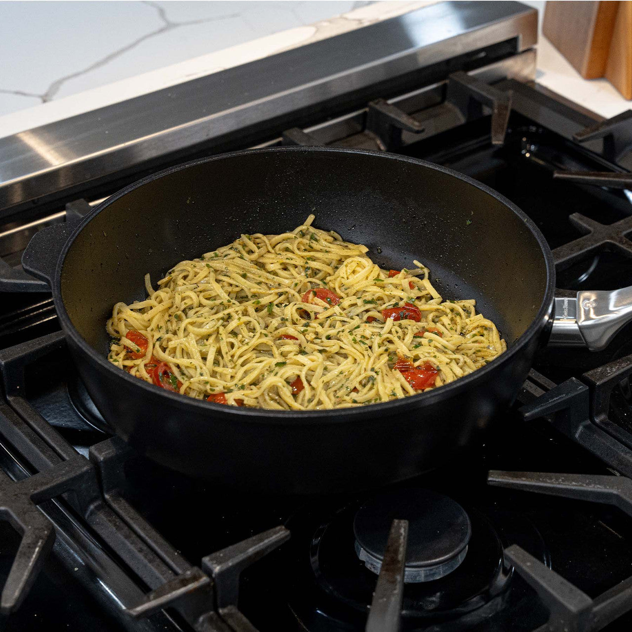 Swiss Diamond CXD Induction Saute Pan with Lid 28cm | Minimax - with pasta
