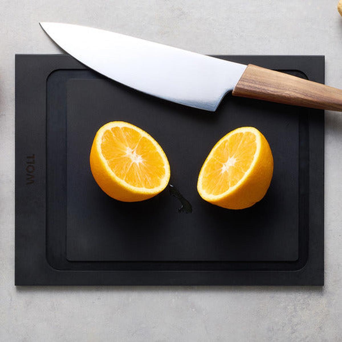 Woll Cut & Serve Board Black 25x19cm | Minimax - with orange and knife