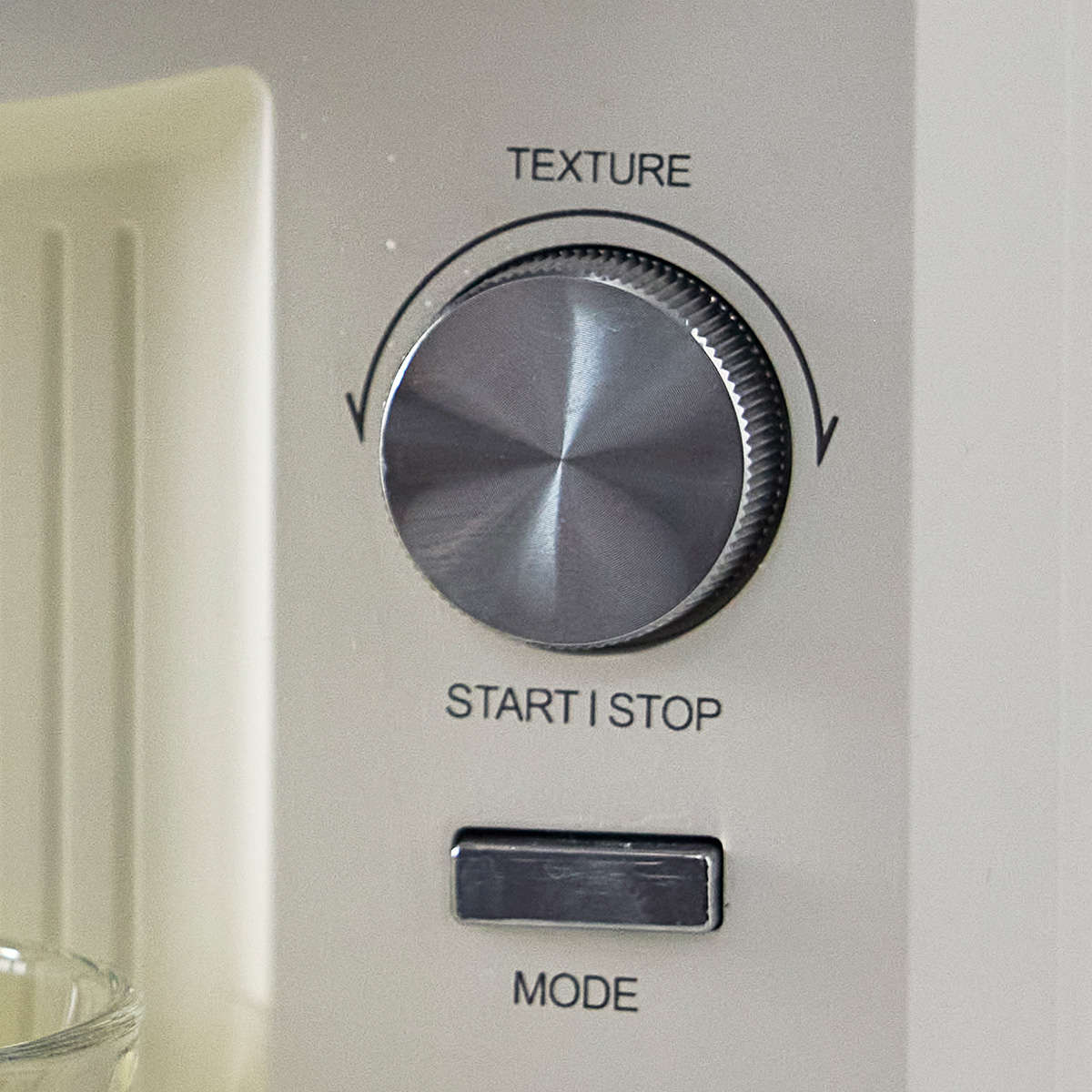 GreenPan Frost Ice-Cream & Slushie Maker Cream – close-up of silver texture dial and start/stop button on front panel
