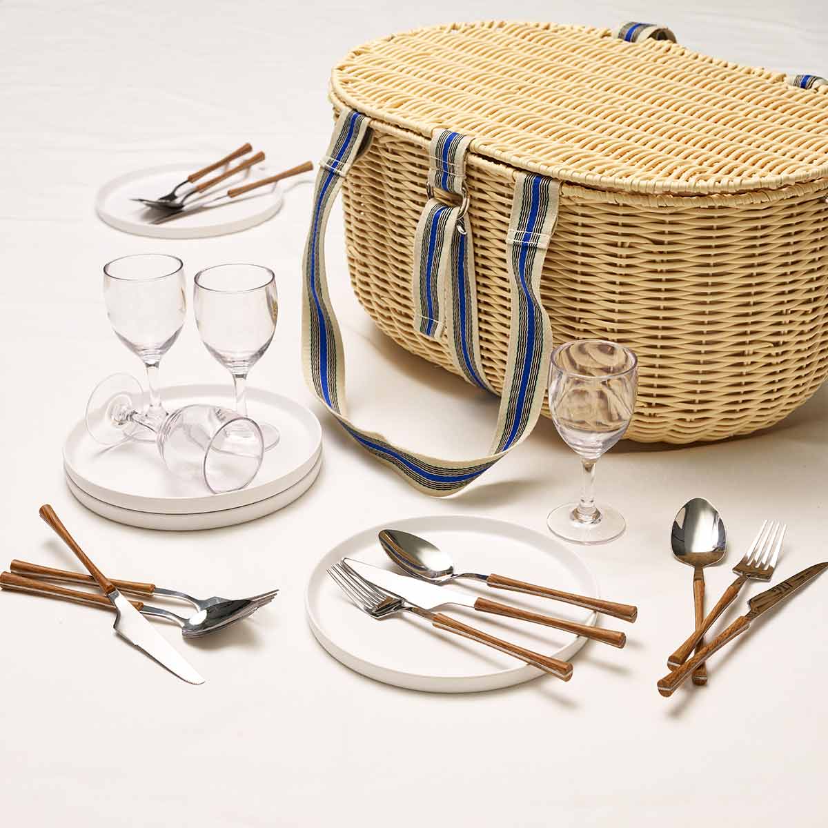 Saltwater Picnic Basket Oval 4 Person