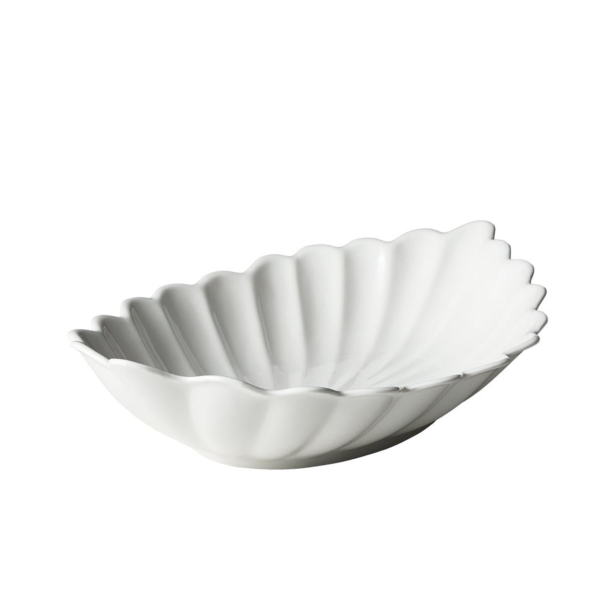 Casero Leaf Bowl White 54cm – large decorative ceramic bowl in elegant leaf shape, perfect as a statement serving piece or centrepiece.