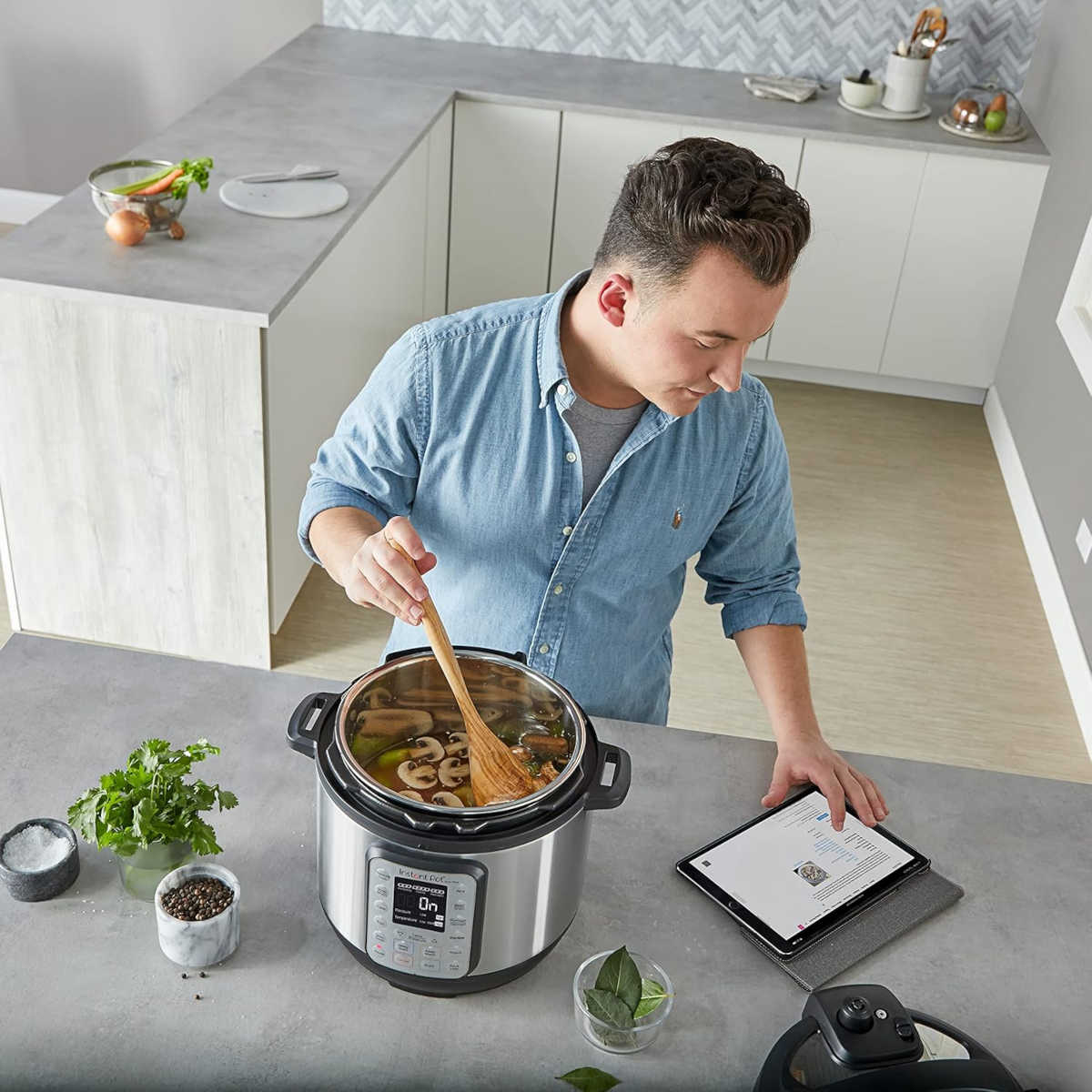 Instant Pot Duo Plus Multicooker 8L | Minimax