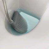 Durable bristles effectively scrub while reducing splash-back