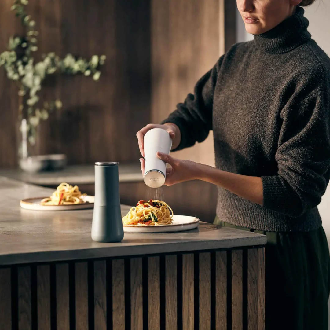 Seasoning food effortlessly using the Milltop grinder at the dining table