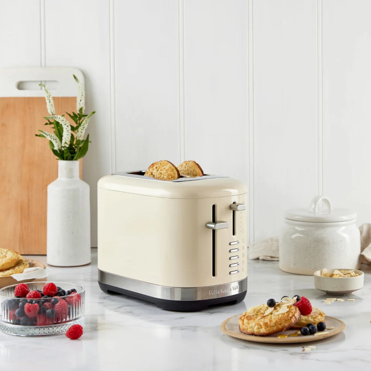 Kitchenaid KMT2109 2 Slice Toaster Almond Cream | Minimax