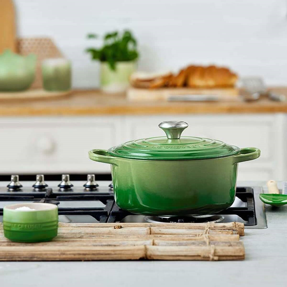 Le Creuset Signature Cast Iron Round Casserole Bamboo 28cm (6.7L) | Minimax