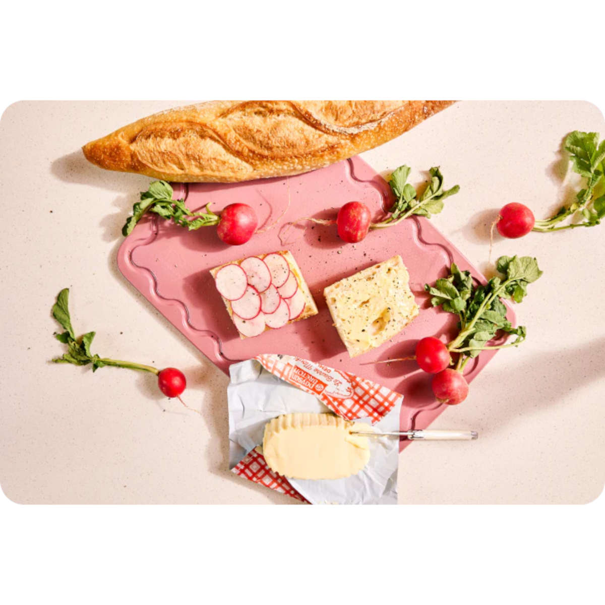 Maison Appret Chopping Board Pink 40 x 28cm with rectangular shape and handle hole