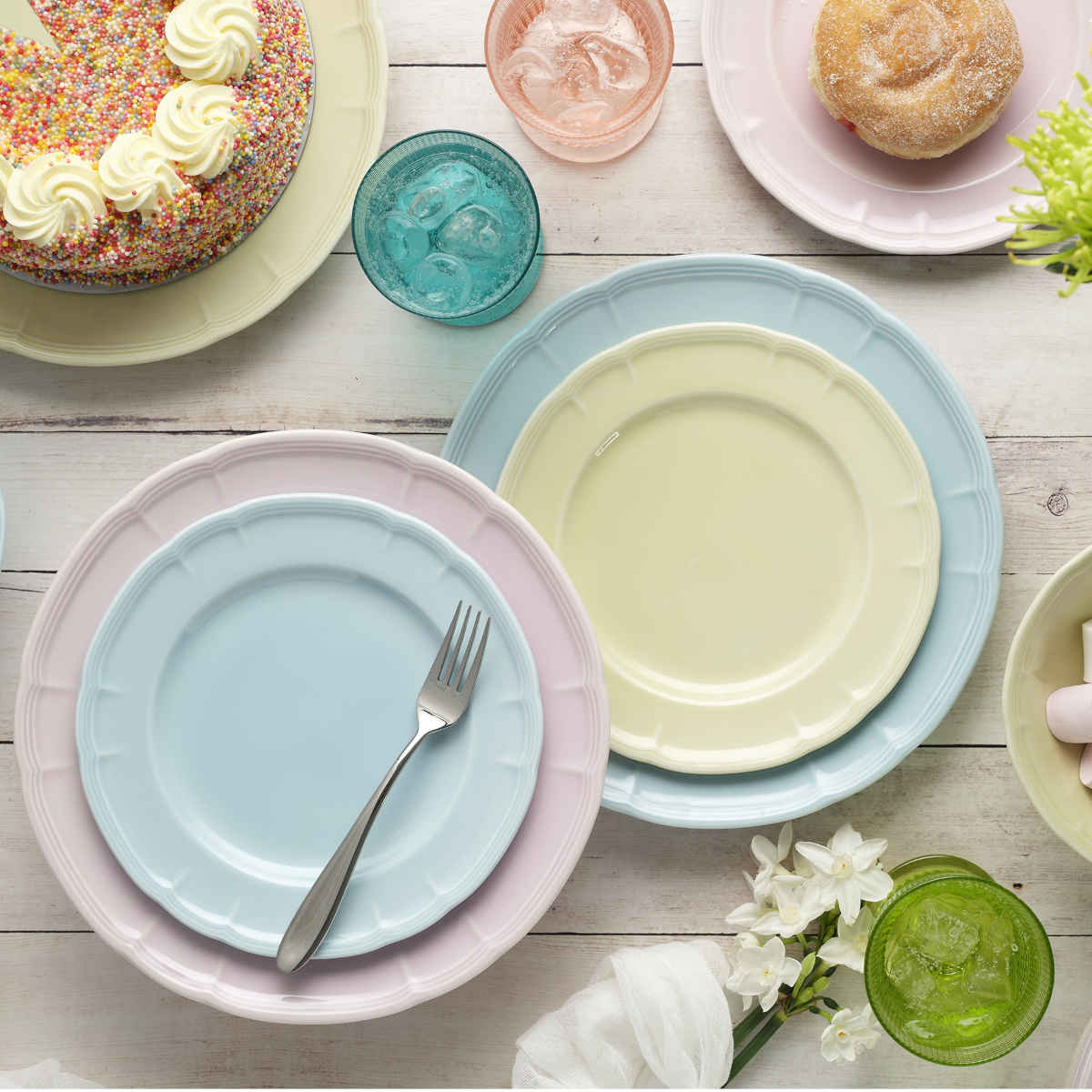 Noritake Provence Dinner Set in Rose 12 Piece | Minimax