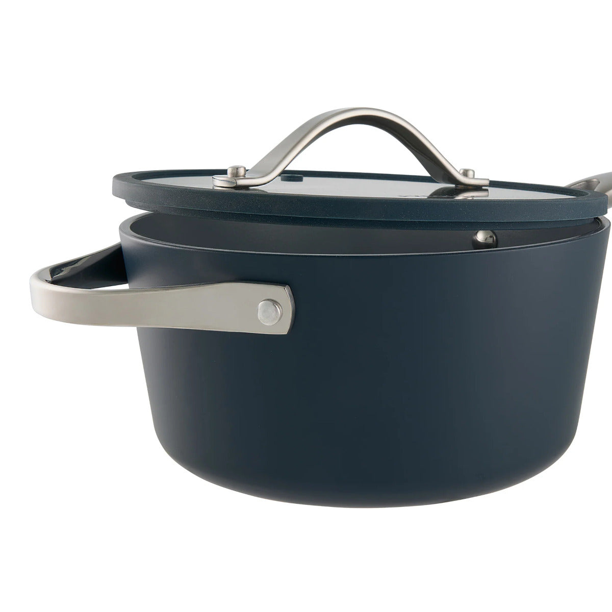 Pyrolux Nexgen saucepan with lid on and extended handle