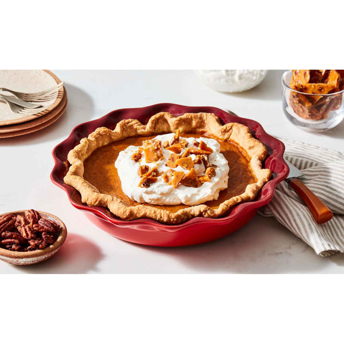 Le Creuset Stoneware Heritage Fluted Pie Dish Cerise 23cm | Minimax