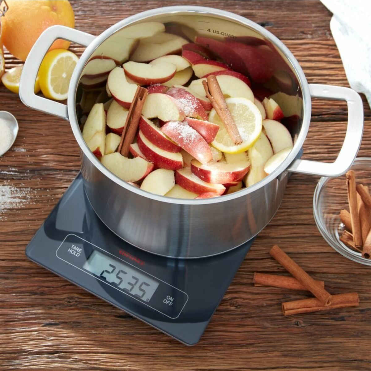 Soehnle Profi kitchen scale weighing pot with fruit, 15kg digital scale for cooking and baking