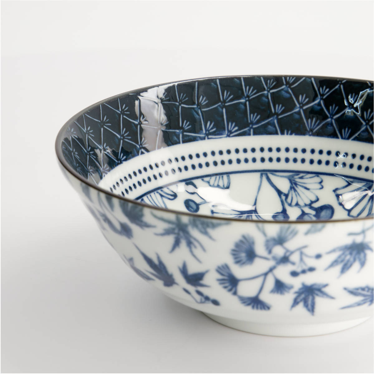 Tokyo Design Flora Japonica Ramen Bowl Gingko 21cm – close-up of rim and interior gingko design
