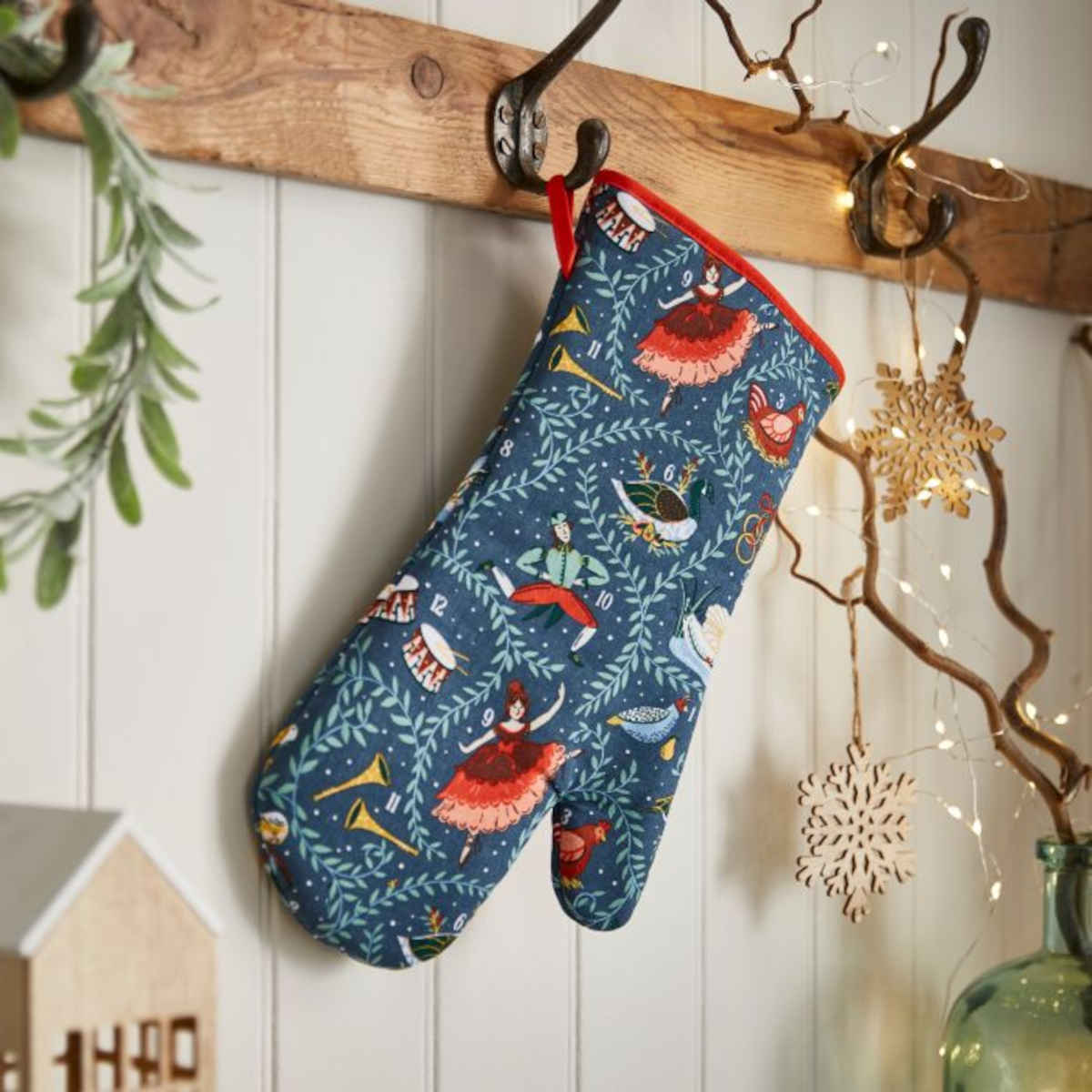 Ulster Weavers 12 Days of Christmas Oven Glove | Minimax