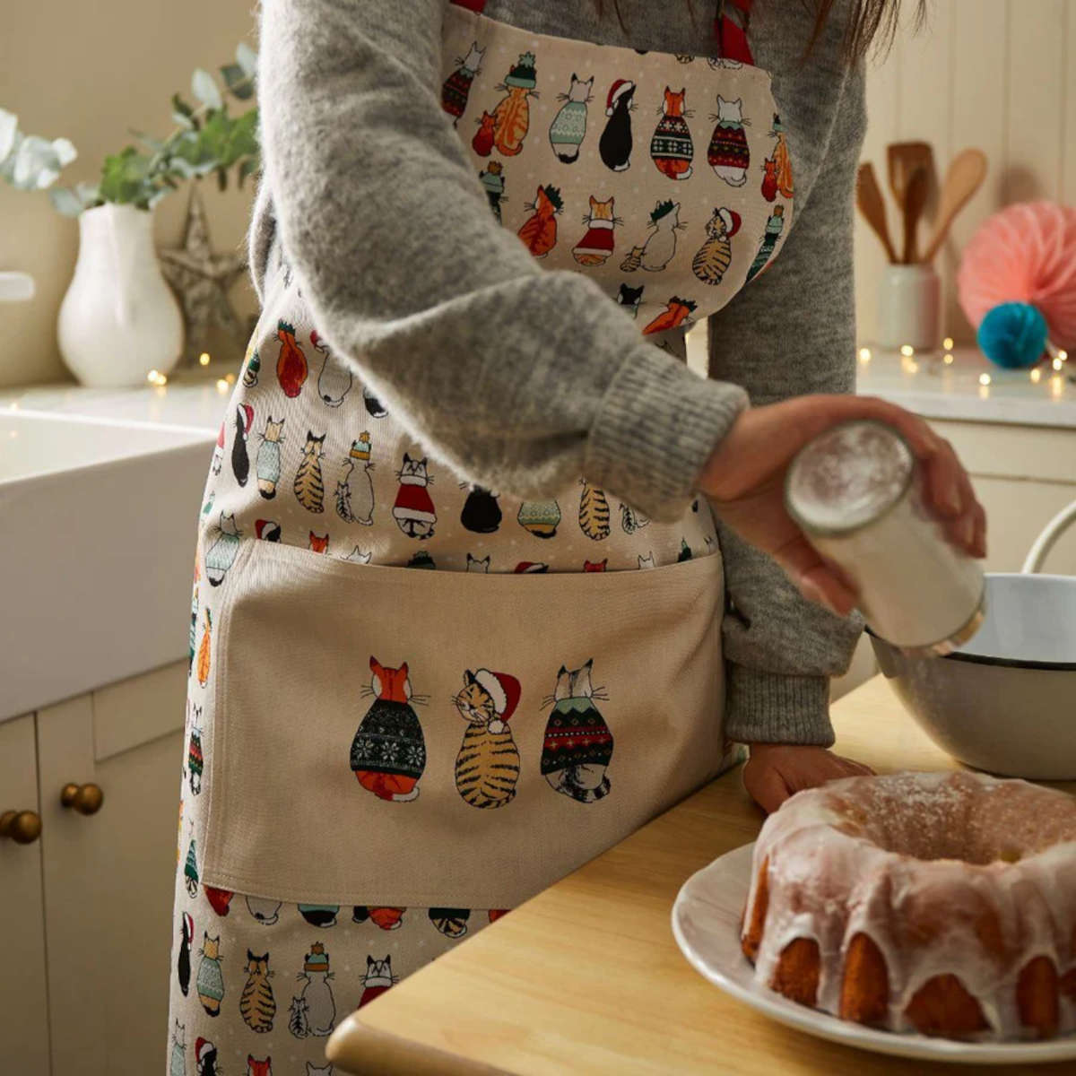 Ulster Weavers Cats in Waiting Apron | Minimax
