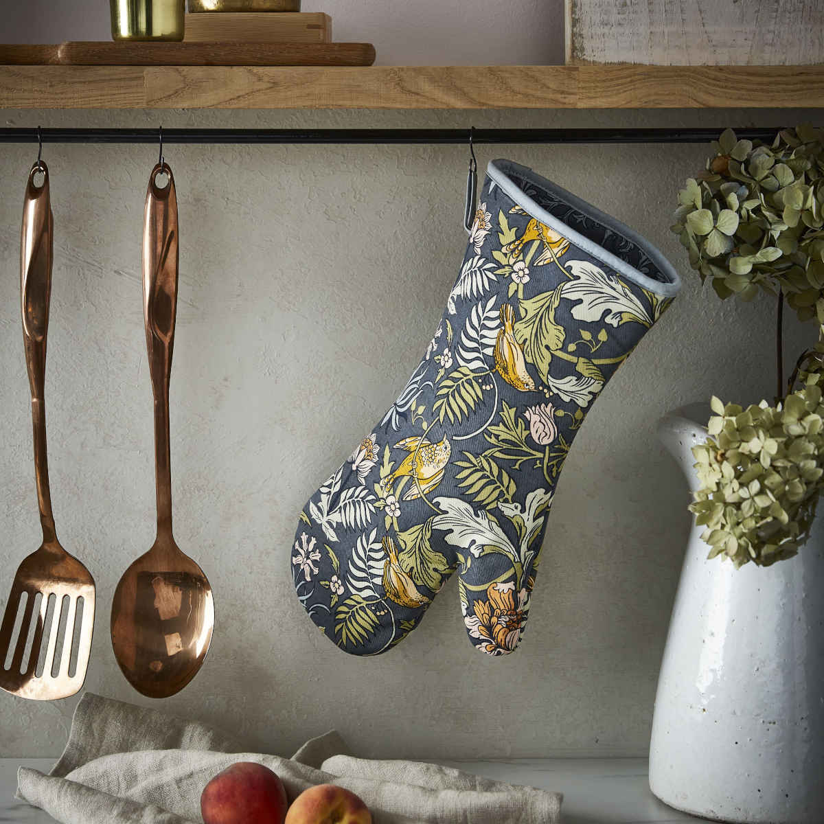 Ulster Weavers Finch & Flower Oven Glove | Minimax
