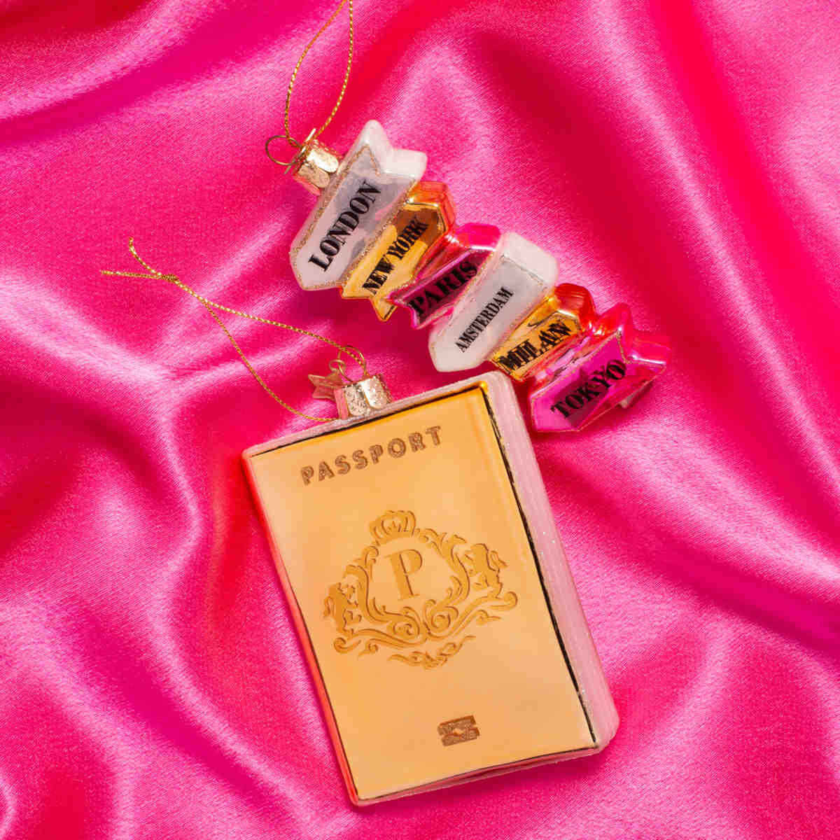 Vondels Glass City Direction Sign 12cm – festive ornament with colorful city signposts