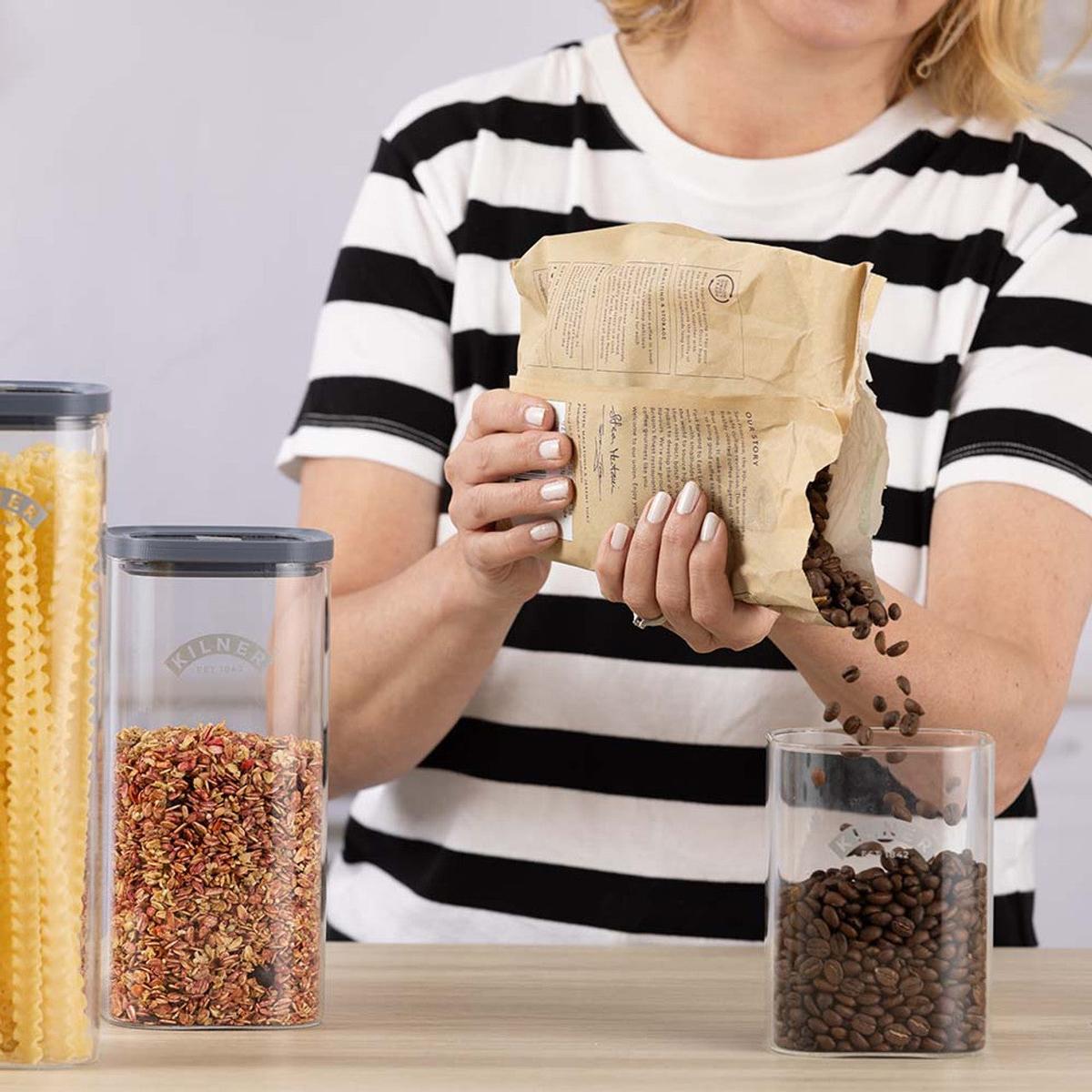 Kilner Fresh Storage Square Jar 1.5L | Minimax - with coffee beans and oats