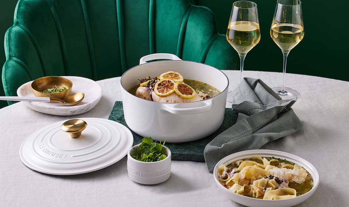 Le Creuset Signature Cast Iron Round Casserole White 24cm (4.2L) | Minimax