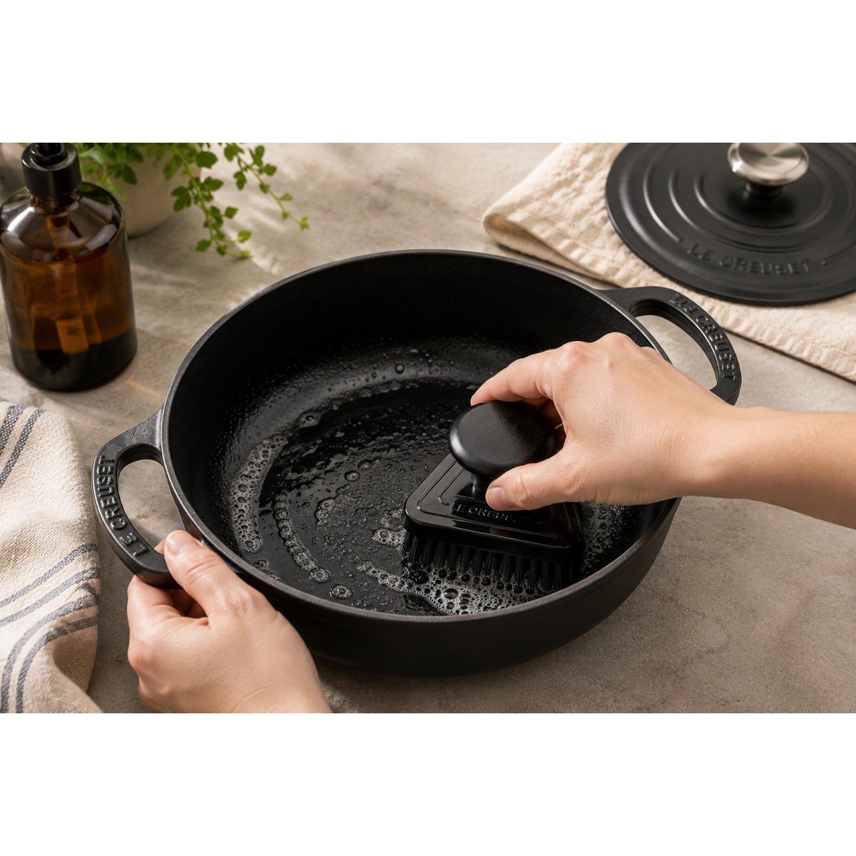 Le Creuset Triangular Grill Cleaning Brush