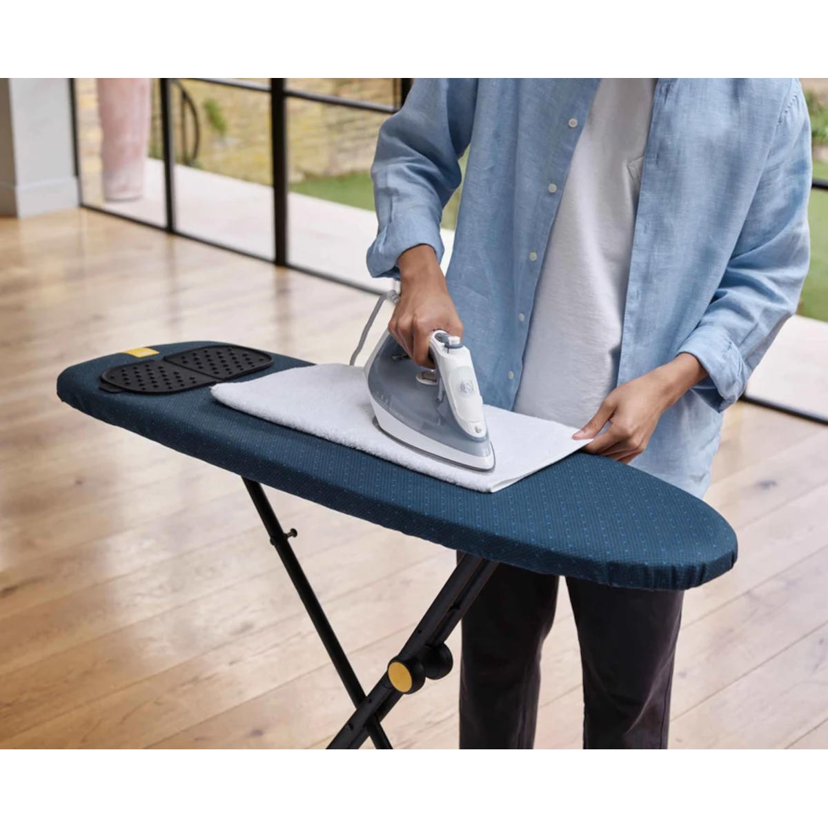 Joseph Joseph Glide Compact Ironing Board Black/Blue