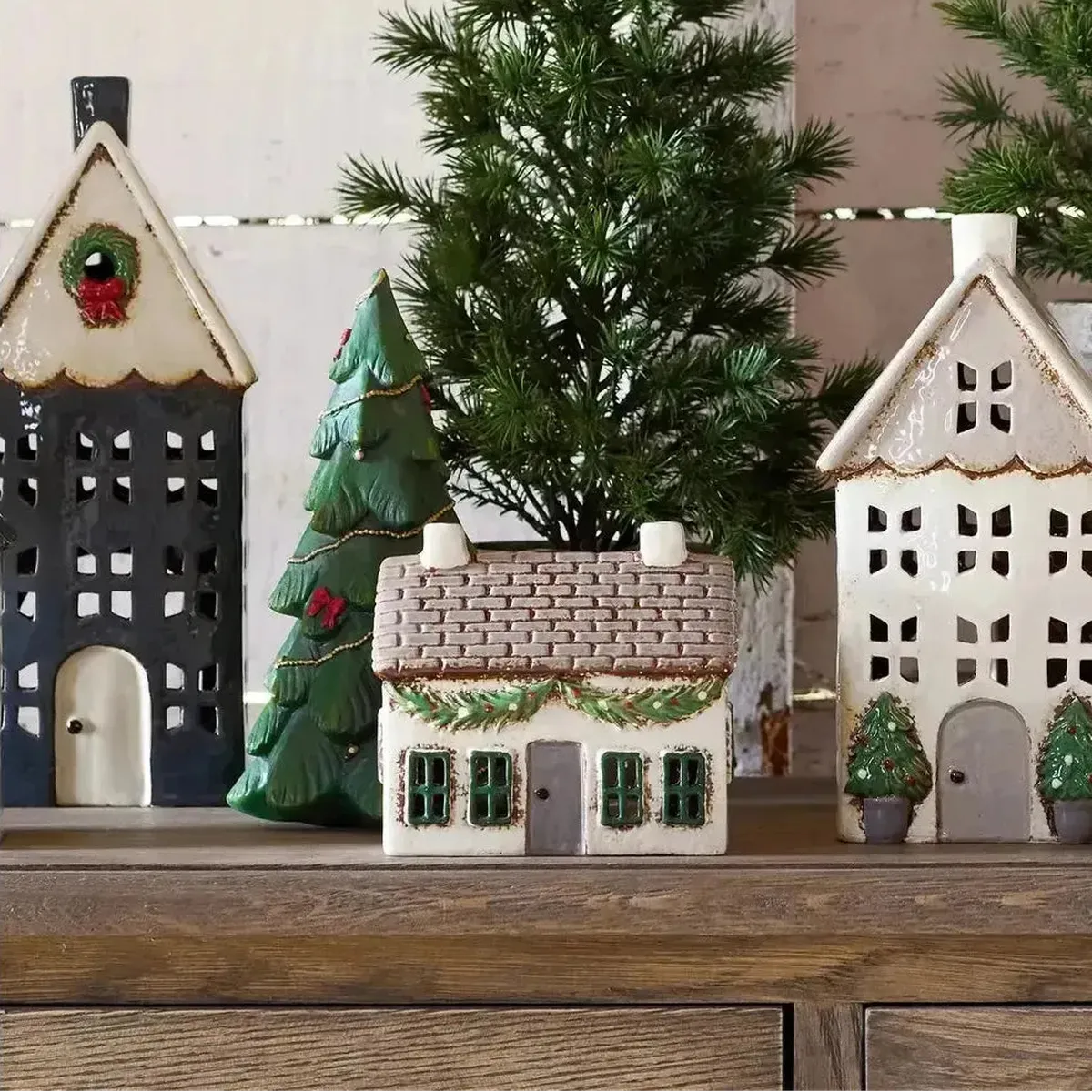 French Country Chirstmas Tea Light Cottage Stone with Swag 14x7x15cm | Minimax