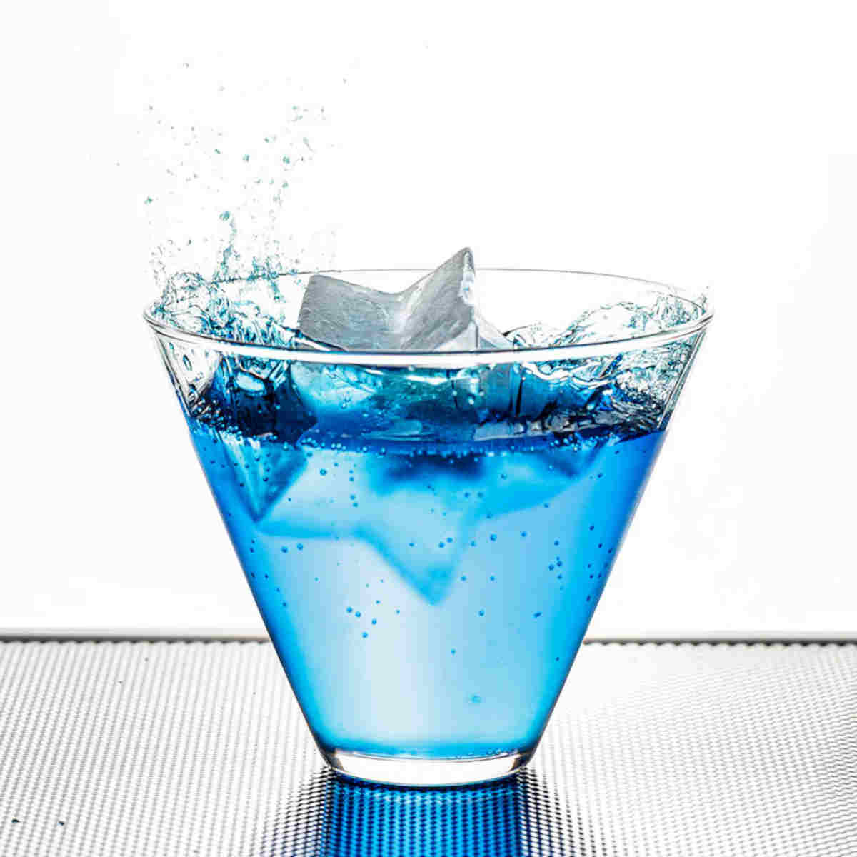 Drinks Plinks Black Star Ice Tray | Minimax