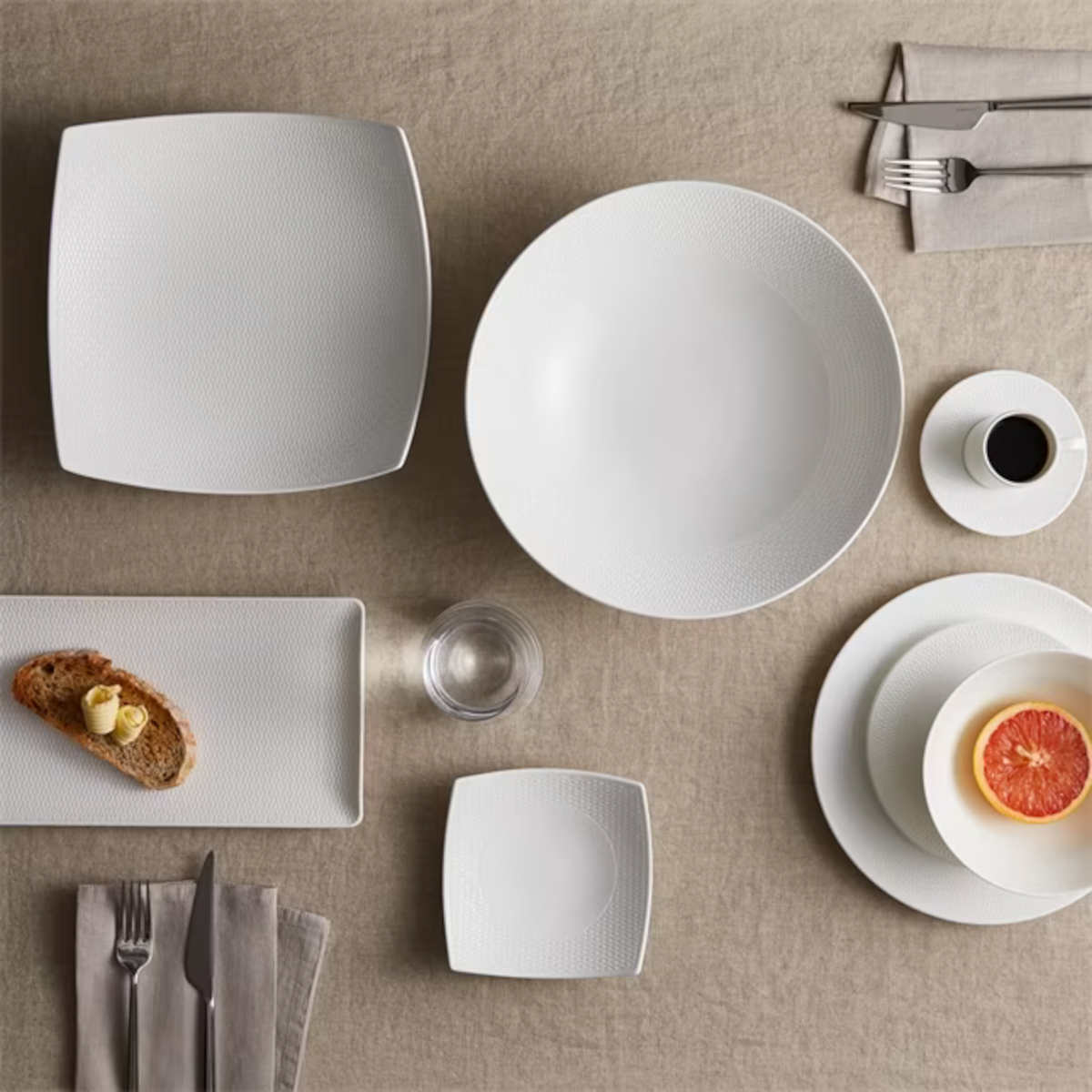 Wedgwood Gio Plate 17cm | Minimax