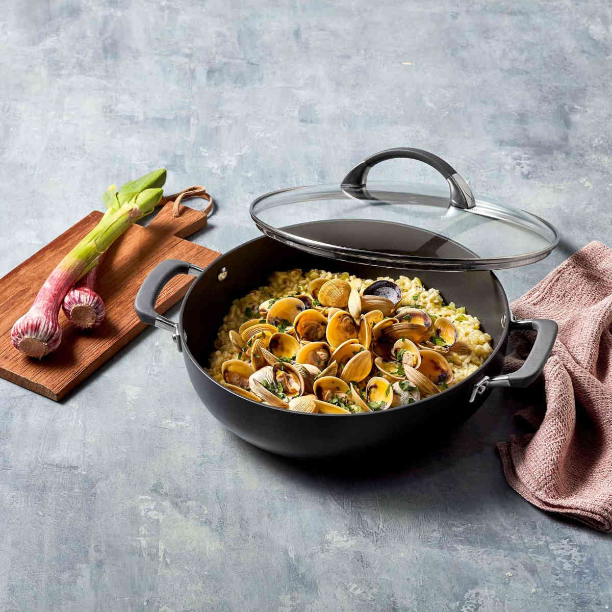 Anolon Endurance+ Covered Casserole 26cm (3.8L) | Minimax