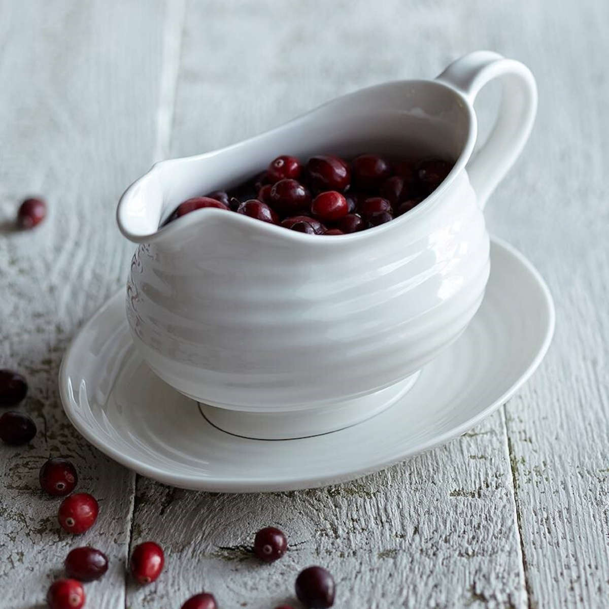 Portmeirion Sophie Conran Gravy Boat with Stand 550ml | Minimax