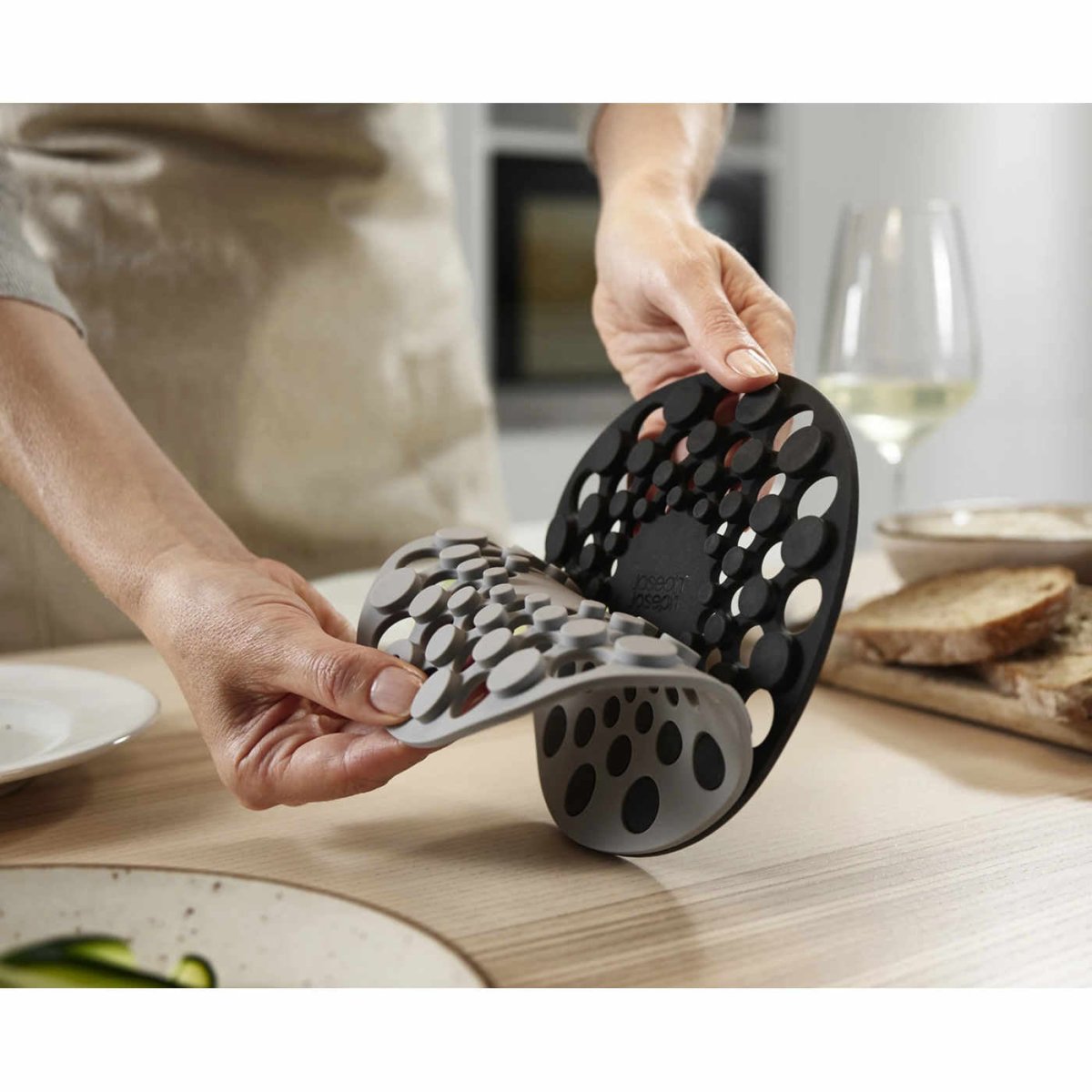 Joseph Joseph Spot-On Silicone Trivet Grey Set of 2 | Minimax